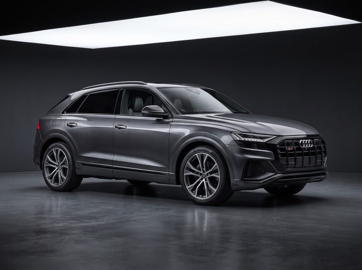 Grey Audi SQ8, low front three-quarter